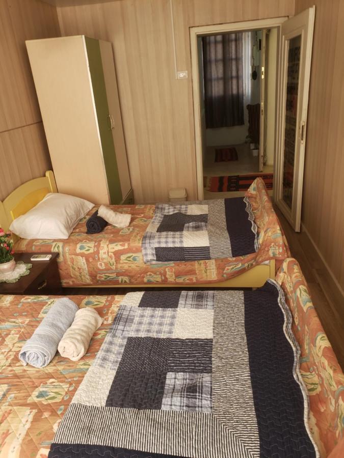 Hostel Oakland Τίρανα Εξωτερικό φωτογραφία