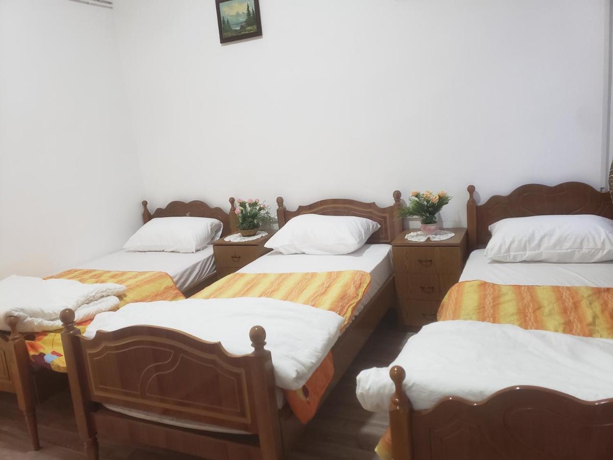 Hostel Oakland Τίρανα Εξωτερικό φωτογραφία