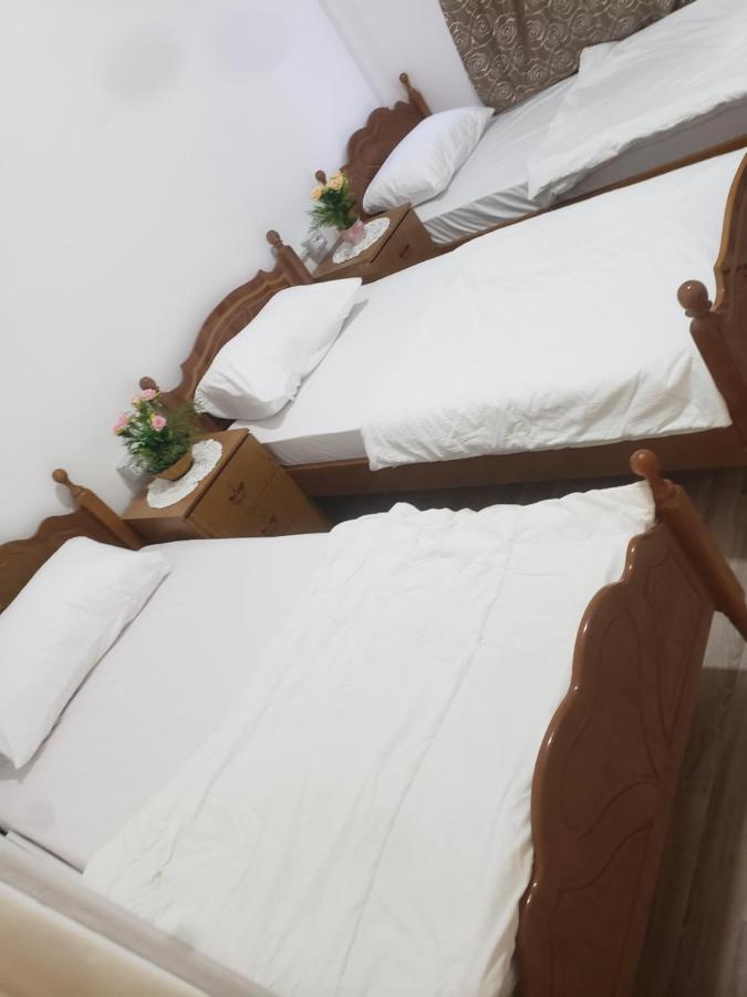 Hostel Oakland Τίρανα Εξωτερικό φωτογραφία