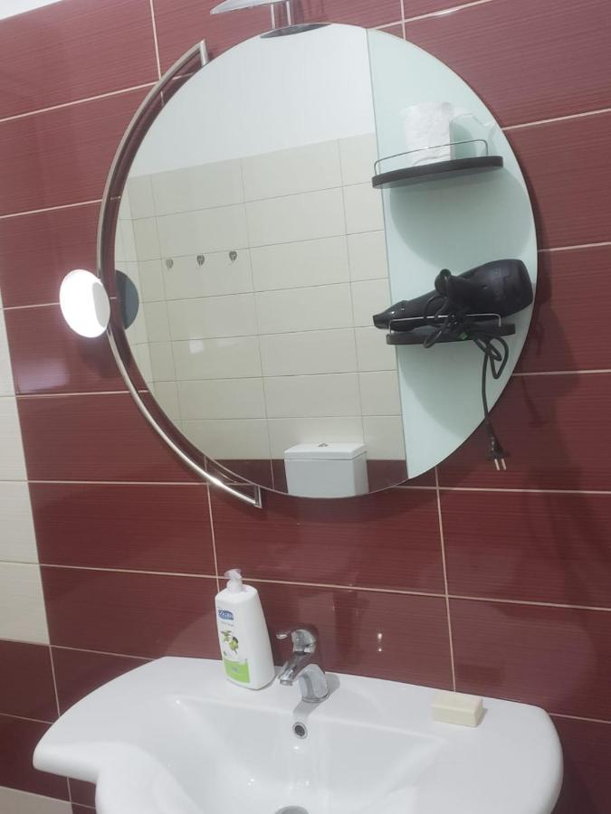 Hostel Oakland Τίρανα Εξωτερικό φωτογραφία